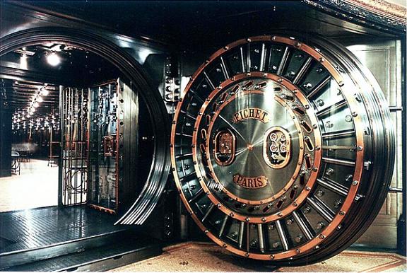 Bank vault door
